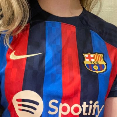 Me gusta el fútbol en general y el Barça en particular aunque me gusta opinar de cualquier equipo o cualquier cosa, con respeto.