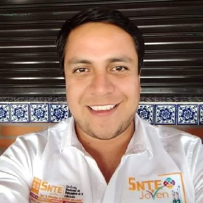 Soy docente por convicción, orgulloso Tehuacanense, esposo, padre, amigo, compañero determinante y comprometido con la mejora del tejido social.