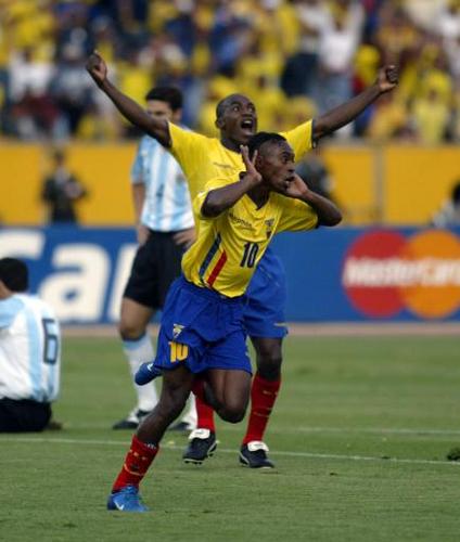 futbol + amigos = combinacion perfecta.
si nos juntamos todos podemos cambiar las cosas nunca bajemos los brazos