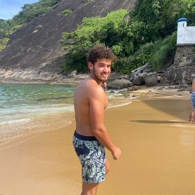 zohar_oshri's profile picture. מחזיק ברצף של מעל 1500 יום בדואולינגו