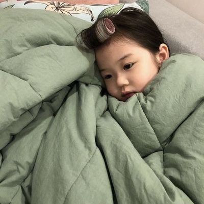 fatmm210's profile picture. نه شاد ، نه غمگین خالیِ خالی.