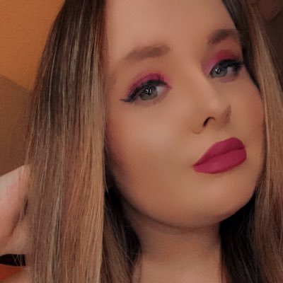 26 / dog mom / livin’ my best life / sc: hkscally