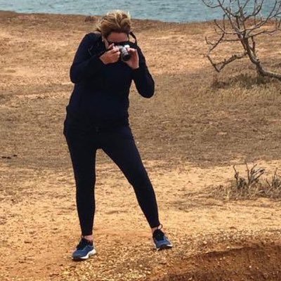 MoniqueEsprit's profile picture. Bewonderaar. Verwonderaar. Halfvol glas. Witte wijn. Belangrijkste bijzaak van het leven: Ajax. Rechts van het midden. Moedige moeder. Niets zomaar voor lief.