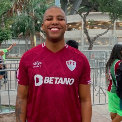 tiagotgl's profile picture. Preto. Prounista. Esquerdista. Advogado e Empresário. Filho dos melhores Pais do mundo. Tricolor de coração.