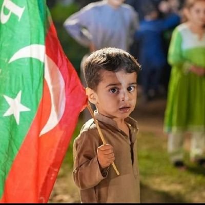 ❤کون دیکھتا ہےکسی کو اب سیرتِ اخلاق کی نظرسے
صرف خوبصورتی کو پوجتے ہیں نئے زمانے کے لوگ