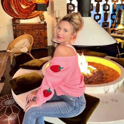 au31148839's profile picture. I Love the people around me🥰😊