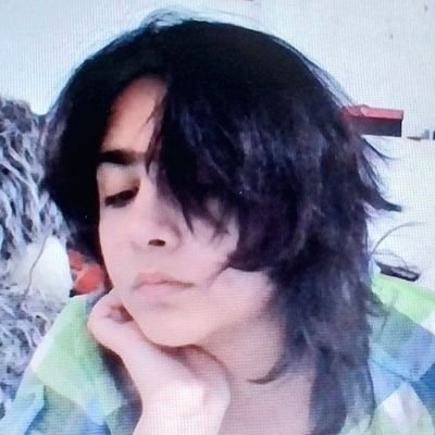 همانگونه که باید برای حفظ بقا بود.
زن زندگی آزادی