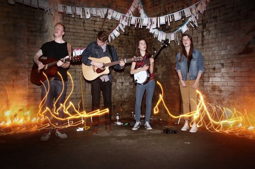 Alternative folk band from North London. 

For bookings: thekeepsakesmusic@hotmail.com