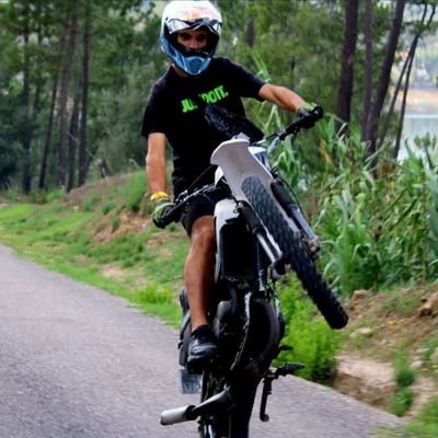 CarlosDaCr1251's profile picture. Orienta 5 paus