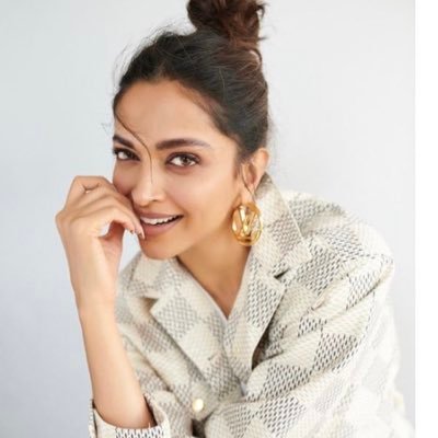 CDavrisheva's profile picture. Risking is better than regretting!