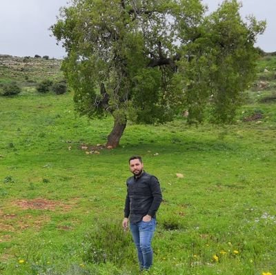 💚ليس لنا أن ننسى كيف وجدتنا، عندما كنّا ظِلالاً لتُراب أجسادٍ تمشي دون هدف، وكنّا لا نعرف كيف نكون.
فدنَوْتَ مِنّا و لمستَ وجودنا، و أيقظتَ الله في قلوبنا💛