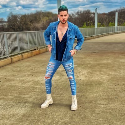 Deviscuba's profile picture. Loco+tonto=Combinación Perefecta🤪 TikTokero que convierte su vida en un chistee🤣 Escritor con tema propio que no save lo que habla y menos lo que escribe🤪