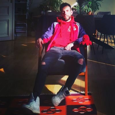 Small YouTuber 4K+subs | TTV/Vinteum21 |
Proud @BenficaAfter90 Co Host.
Streamer for @tigeresportspt
🔴⚪1904🔴⚪ 2016 🇵🇹
Live in 🇬🇧