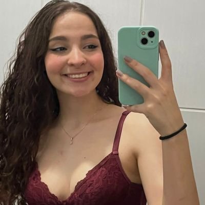 laurarpenha's profile picture. diário aberto🥳
