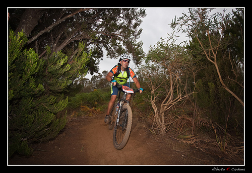 Piloto de la Marina mercante reconvertido a controlador aéreo. Cicloturismo, running, viajes...