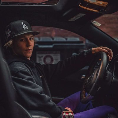 imjaronn's profile picture. hi, I make videos and post them online