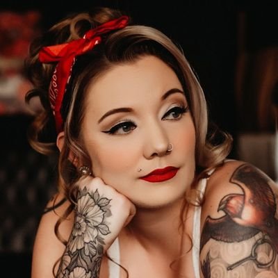 CaitlinLober's profile picture. IG @charmed.divine