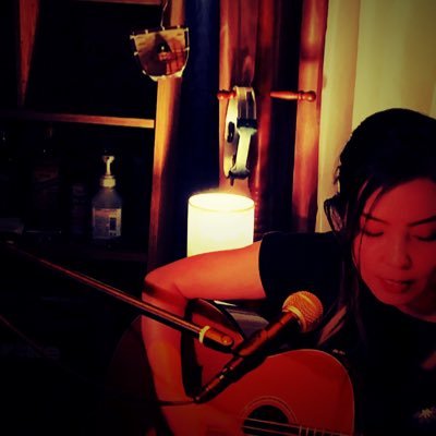 Emma432019's profile picture. お前のbigな夢はなに!? #兵庫高架57 #祈りfrom117kobe 主催、#winebarbion 🍷 #WōdensDay MC、#高架57 #MokuyoFunkys ←終了 MC等 #ギター #弾き語り #ENFP