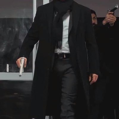 أن تكون سعيدا بوحدتك حيرا من ألف منافق حولك😊