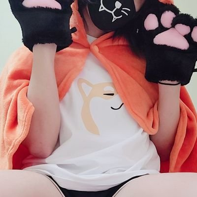 ▪︎22살▪︎ 🐱 이쁜옷 입음 🎮 게임 이것저것 하고 👊진성 철찌에 🎵자캐 있어서 그림 구경하고 컴션질. 💢 안 순둥함. 매우 잘 짖음 
💝뒷계는 친하면! @rineback