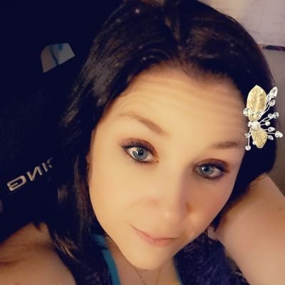 Mom of 6,Wife of Zombrep2point0, Streamer, College Services Assistant, Friend, Fortnite Lover, Kind and Delusionally Optimistic. :)