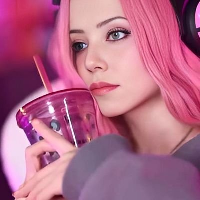 MissNicolina's profile picture. DJ on radio. Artist. Pianist.