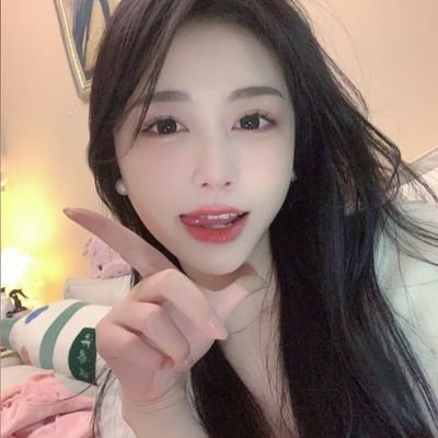 ChristinaBoliv9's profile picture. 