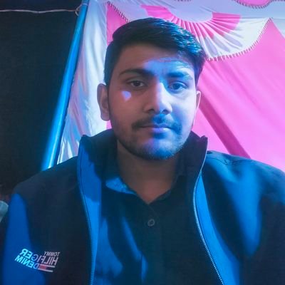 गरीब, अनन्त कोटि ब्रह्मांड का, एक रति नही भार।
सतगुरु पुरुष कबीर है,
कुल के सृजनहार ।।