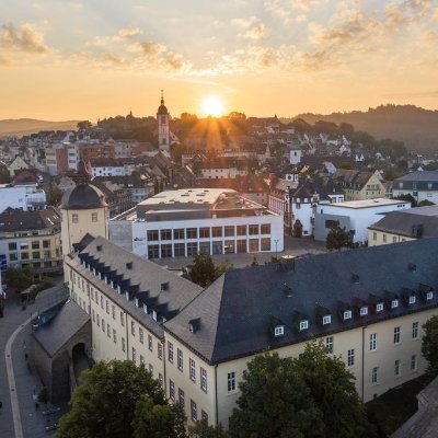 Wir sind der Masterstudiengang Plurale Ökonomik am Campus Unteres Schloss in Siegen.
Persönlich - Nachhaltig - Zukunftsweisend

#Vielfalt #Nachhaltigkeit