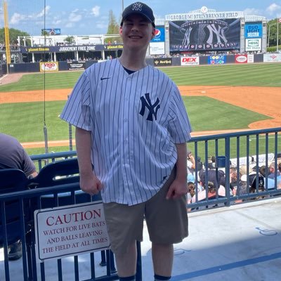 Hi ! I'm Peter! I’m a  diehard New York Yankees fan !!!  I’m also a big New York Giants fan , Ohio State , Florida Gators Notre Dame Fan !