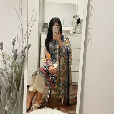 phophokibeti's profile picture. Bio parh ky ab tak pachta rahi