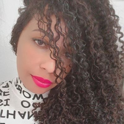 Para muitas pessoas, a felicidade é semelhante a uma bola: querem-na de todo jeito e, quando a possuem, dão-lhe um chute.
