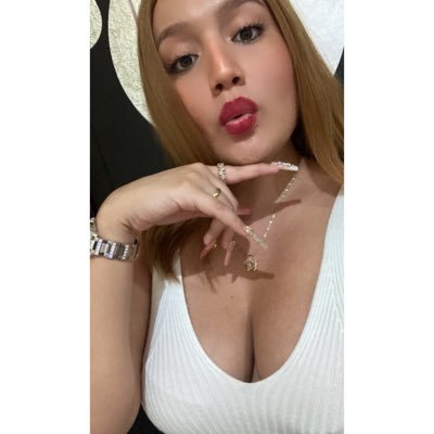 Tan cerca que estuve y ahora que me ofreces las nubes, ya yo no quiero nada.☁️✨🥀