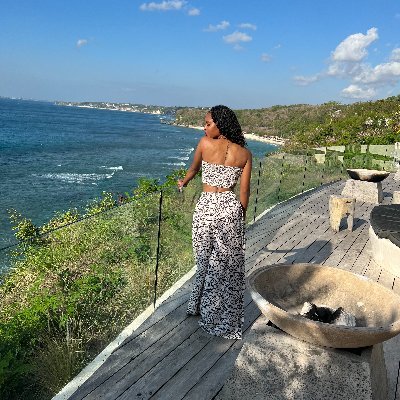 _visionaryy1's profile picture. Minding the business that pays me. Chicago's finest. Alchemist. Scientist. Cannabis Professional. ✨