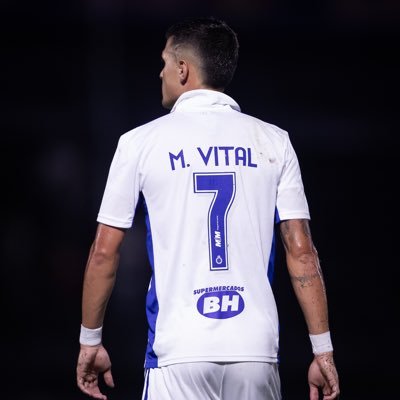 Atleta do Cruzeiro. Criado e revelado pelo Vasco, também atuou por Corinthians e Panathinaikos-GRE.

Assessoria - @inovemcom