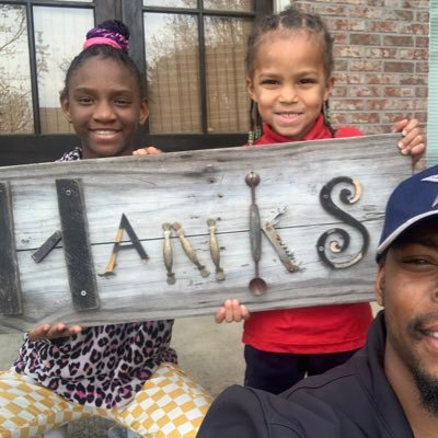 tnotes12890's profile picture. 