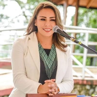 JessyRivadeneir's profile picture. Comunicadora Social, Locutora de Radio. No confundo el tener menos con ser menos, ni el tener más con ser más, tampoco confundo lo que poseo con lo que soy !!!