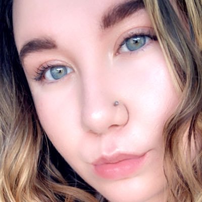 21 | Hi! I play a variety of games on stream. looking to make some new friends 💕