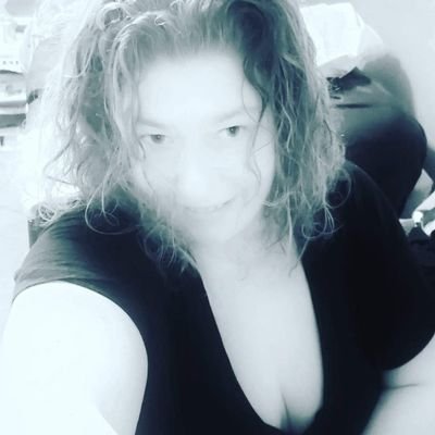 I am 43 year old. Auntie to two of the greatest girls. Loves Longmire The Walking Dead and Music is my life. I also love to laugh.