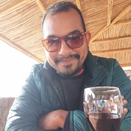 Esmeraldeño, Ecuatoriano, Magister en Talento Humano, Servidor Público