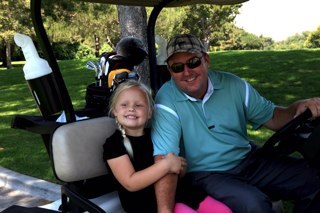 rhinowelborn's profile picture. Slingin drinks