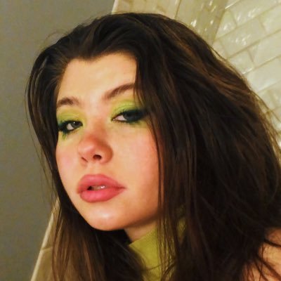 Juliarosetobin's profile picture. fashion & fuck shit