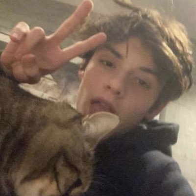 y00x0x's profile picture. masturbe o cérebro e goze ideias.