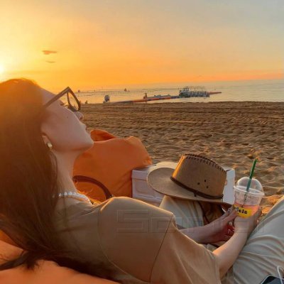 Jill_tyy's profile picture. Either born beautiful; or born inspirational.