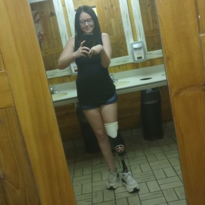 AwesomeAmputee's profile picture. God Believer
Mama 
Below the knee amputee
Line dancer
Wife