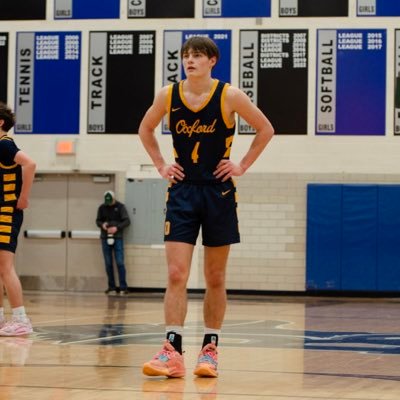 Oxford Basketball/ North Oakland Wolfpack ‘25 6’2” 165 lbs. Guard 3.85 GPA Email: jakechampagne29@gmail.com