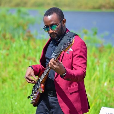 #Pharmacist 💊 ⚕
#DrBassman 
🇰🇪
Nobody will pay for average.
Your girlfriend's favourite bassist 🎸