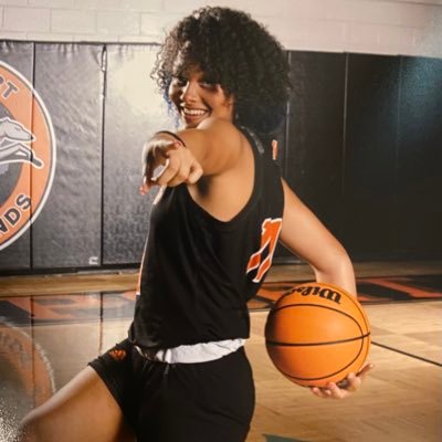 Newport, Ar c/o 25 ✨ basketball #11 🤧. 5’11 forward, 3.8 GPA email: antaniyadavis11@gmail.com @NEABandits