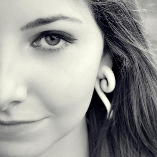 I wanna start a revolution, a type of personal solution! Uma libriana, isso explica tudo. http://t.co/LSkHGYkbgk - facebook