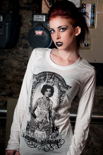 AshleySinton's profile picture. damn social networking for being a part of everyday life!